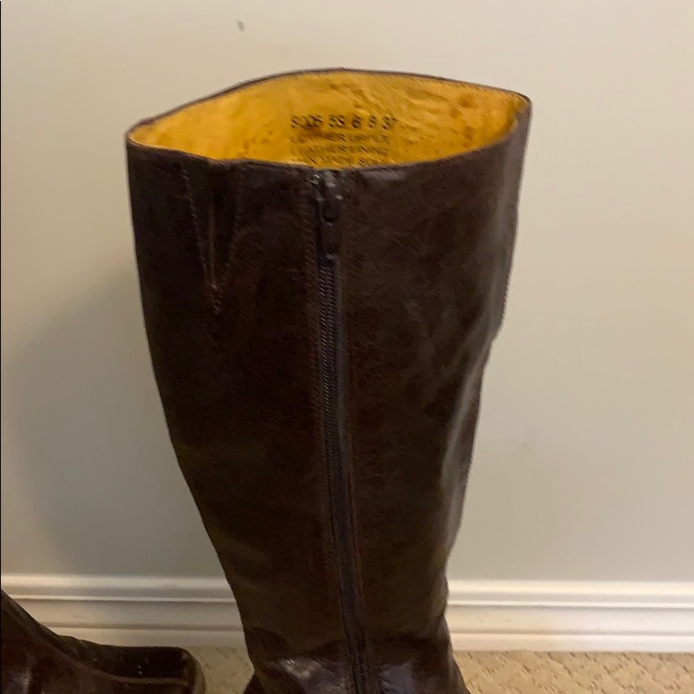Boots - Picture 3 of 12